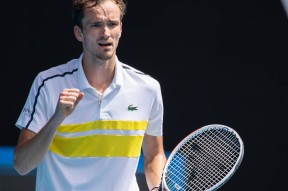 九游娱乐-穆古鲁扎回归赛场，精彩发挥首场状态亮眼，加拿大队观众沸腾！的简单介绍