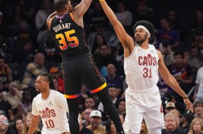 九游娱乐-关于杜兰特回归赛场，出色防守首场状态亮眼，加拿大队观众沸腾！的信息